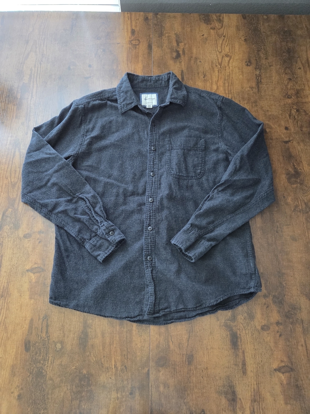 American Eagle Outfitters Mens Super Soft Long Sleeve Button Up Shirt Medium